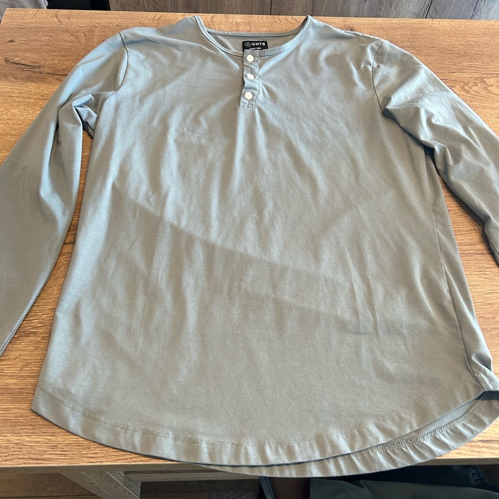 Cuts Men’s Long Sleeve Henley Shirt in Sage Green